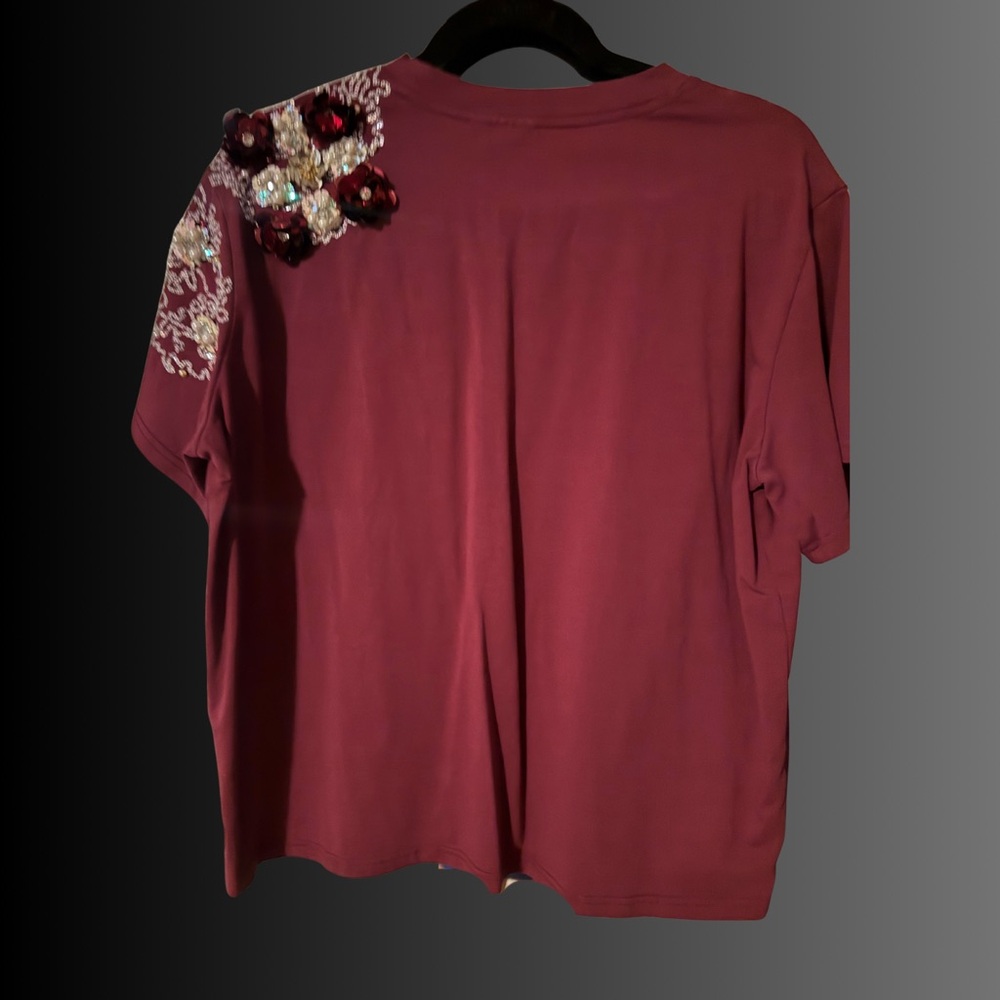QUEEN OF SPARKLES Burgundy Sequin Champagne Tee - Picture 2 of 3